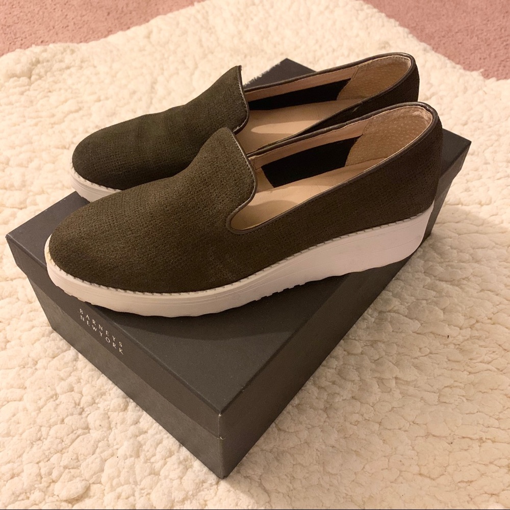 BARNEYS NEW YORK Olive Loafers Platform Slip On